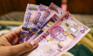 تونس تسجل معها عجز تجاري ب 107 مليون دينار: بهدف تعزيز المبادلات التجارية والمعاملات المالية بين تونس وسلطنة عمان البنك المركزي يصدر مذكرة لإدراج الريال العُماني ضمن جدول تسعيرة العملات الأجنبية