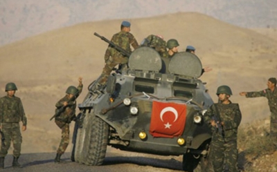 في غارات جوية تركية في سوريا والعراق:  عشرات القتلى من المسلحين الأكراد و«البيشمركة» تصف الغارة بـ «غير المقبولة»