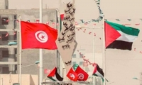  رفع العلمين التونسي والفلسطيني