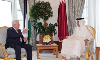 الرئيس الفلسطيني وأمير قطر يبحثان جهود وقف الحرب الإسرائيلية على غزة