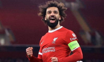 محمد صلاح يتوج بجائزة لاعب السنة في إنقلترا