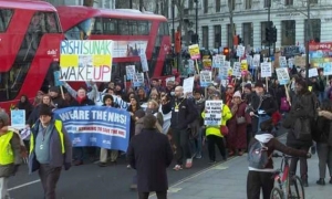 بريطانيا.. اتفاق لإنهاء إضراب العاملين في الرعاية الصحية