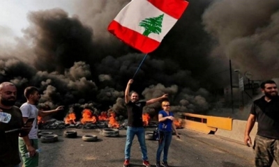 لبنان..محتجون يقطعون الطرق احتجاجا على الأوضاع المتردية
