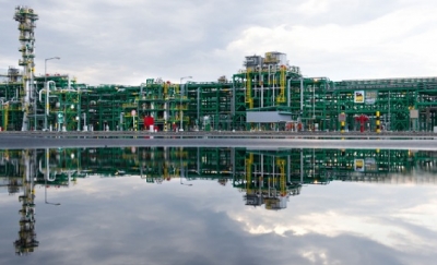 كازاخستان تعمق خفض إنتاج النفط لفحص تسرب الغاز في حقل نفطي عملاق