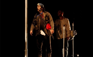 مسرحية «غصة عبور» لمحمد العامري:  حديث الشتات موجع وصرخة المهجري قاتلة 