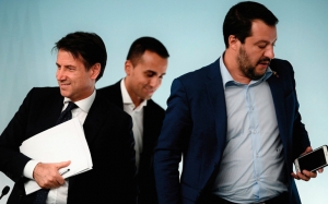 ماتيو سالفيني ينسحب من الحكومة ويحدث أزمة حكومية في إيطاليا:  إعادة خلط التحالفات لتجنب الانتخابات السابقة لأوانها