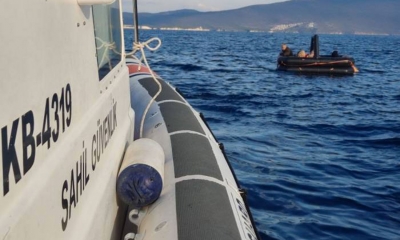 ضبط 18 مهاجرا على متن قارب غربي تركيا