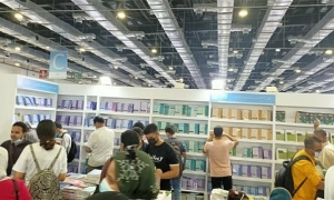 على هامش معرض الرباط للكتاب: الجوائز الادبية تدفع بالكاتب والكتاب الى الامام