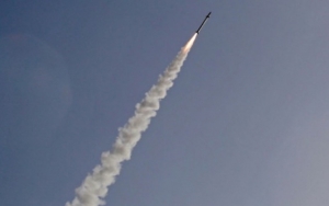 كتائب القسام: أطلقنا صاروخ باتجاه طائرة صهيونية في سماء خان يونس