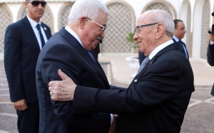 الرئيسان التونسي والفلسطيني في لقاء صحفي :  لا حل لأزمات الشرق الاوسط دون حل قضية فلسطين