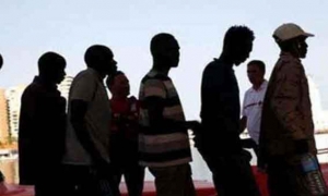 إلقاء القبض على مجتازين للحدود البرية خلسة