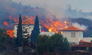 إجلاء المئات في جزيرة إسبانية بسبب حريق غابات