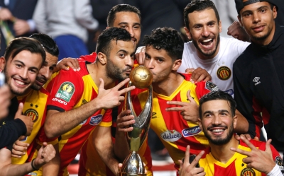 النسخة 27 من الكأس الافريقية الممتازة لأول مرة خارج القارة السمراء:  الترجي من أجل اللقب الثاني والرجاء في مباراة ثأرية