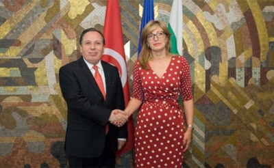 وزير الخارجية يلتقي نظيرته البلغارية