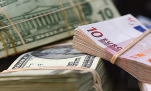 تطور العائدات السياحية بـ 57.7% وتراجع احتياطي العملة الأجنبية إلى 92 يوم توريد