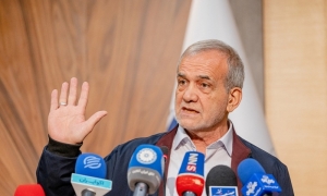 مرشح رئاسي إيراني إصلاحي يعارض الرقابة على الإنترنت