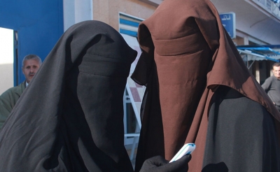 منشور من رئاسة الحكومة:  منع النقاب بالمقرات والهياكل العمومية