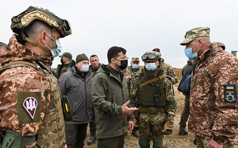 المنطقة على حافة الإنفجار : مساع أمريكية أوروبية لمنع تصعيد عسكري بين روسيا وأوكرانيا