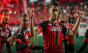 ليلة تتويج اتحاد العاصمة.. غضب بعد ظهور غريب لـ&quot;مدرب الغريم&quot;