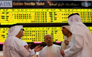 تباين أداء الأسهم الخليجية وسط مخاوف بشأن رفع أسعار الفائدة وتراجع أسعار النفط