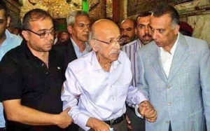 صورة وتعليق: بعد 40 سنة من الغياب «مظفر النواب» يعود إلى بغداد