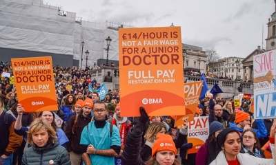 الأطباء الشباب في بريطانيا يباشرون إضرابا مدة أربعة أيام