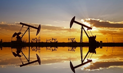 النفط يتجه إلى أكبر انخفاض في ربع أول منذ جائحة كورونا