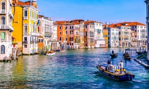 مدينة Venise الإيطالية تفرض ضريبة قدرها 5 يورو على السياح ليوم واحد