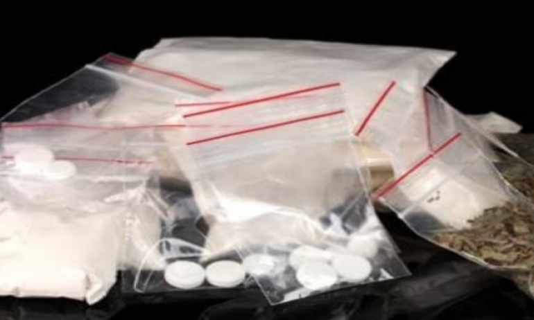 الإطاحة بأخطر مُروّجي مخدرات في المرناقية وحجز كوكايين وأقراص مخدرة