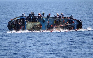 «فاجعة» حادثة غرق مركب المهاجرين غير الشرعيين  الحصيلة ترتفع إلى أكثر من 34 جثة والبحث متواصل