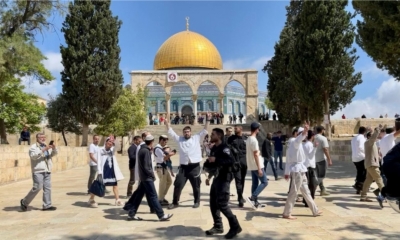 عشرات المستوطنين يقتحمون المسجد الأقصى وسط استفزازات للفلسطينيين