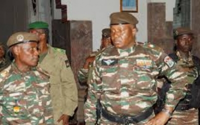 الاتحاد الإفريقي يمهل جيش النيجر 15 يوما لإعادة السلطة وفرنسا تعلق مساعداتها