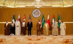 ترامب يجمع قادة دول الخليج