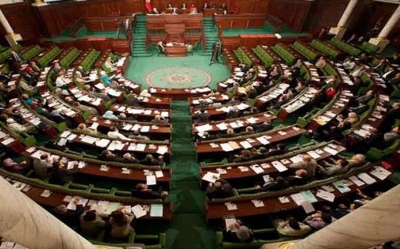 توجيه أسئلة شفاهية إلى الحكومة خلال جلسة عامة بالبرلمان