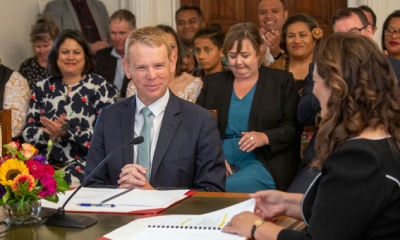 زعيم حزب العمال كريس هيبكنز يؤدي اليمين الدستورية رئيسا لوزراء نيوزيلندا