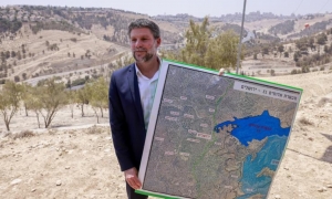 سموتريتش يوجه بإنشاء 126 وحدة استيطانية في "سانور" شمالي الضفة