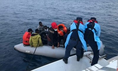 السلطات اليونانية تنقذ 145 مهاجراً على الحدود مع تركيا
