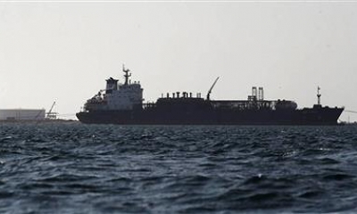 أمبري: سفينة تجارية تبلغ عن انفجارين غربي المخا باليمن