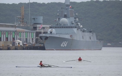 وزارة الدفاع الروسية: سفينة حربية أنقذت 68 راكبا من قارب في البحر المتوسط