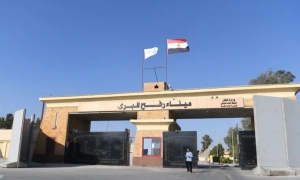 مصر: لن نسمح بتقسيم غزة وإسرائيل تعرقل سفر الفلسطينيين عبر رفح