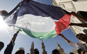 عشرات آلالاف يتظاهرون في ميدان التحرير ومختلف أنحاء مصر دعما لغزة