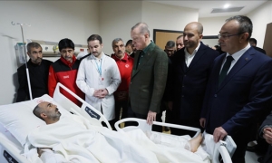 الرئيس التركي يزور مصابي الزلزال في ولاية كليس