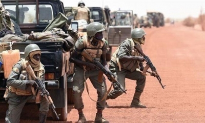 مالي: مقتل 14 جنديا وإصابة 30 آخرين في معارك مع إرهابيين