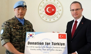 وحدة عسكرية كورية جنوبية تقدم تبرعات لمتضرري زلزال تركيا