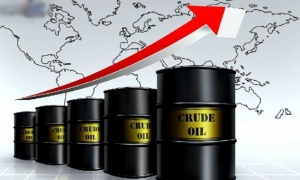 للمرة الأولى منذ 2018: أسعار النفط تلامس الـ 80 دولار.. صدى ذلك في تونس سيظهر في إمكانية تعديل جديد في الأسعار