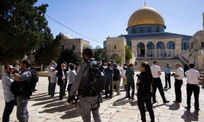تقرير فلسطيني : عشرات المستوطنين يقتحمون المسجد الأقصى