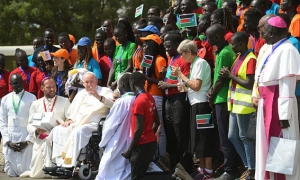 بابا الفاتيكان يلتقي النازحين بسبب الحرب في جنوب السودان