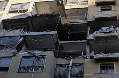 إسرائيل تقصف مبنى سكنيا في بيروت