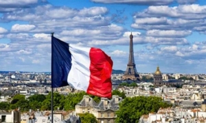 باريس: سلطات النيجر &quot;الشرعية&quot; وحدها مخولة إلغاء الاتفاقيات العسكرية مع فرنسا
