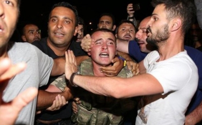 محاولة انقلاب في تركيا : اعتقال 2839 عسكريا